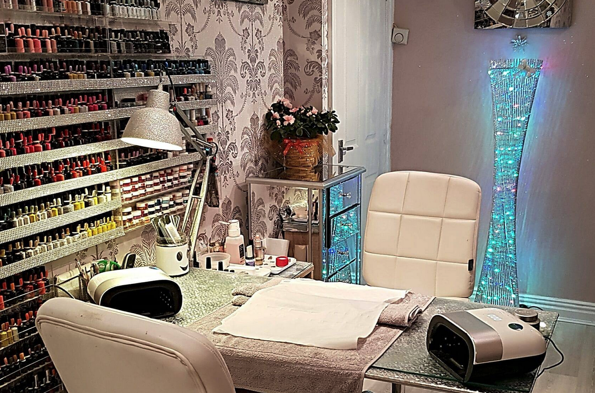 242 Nail Bar & Beauty Rooms picture